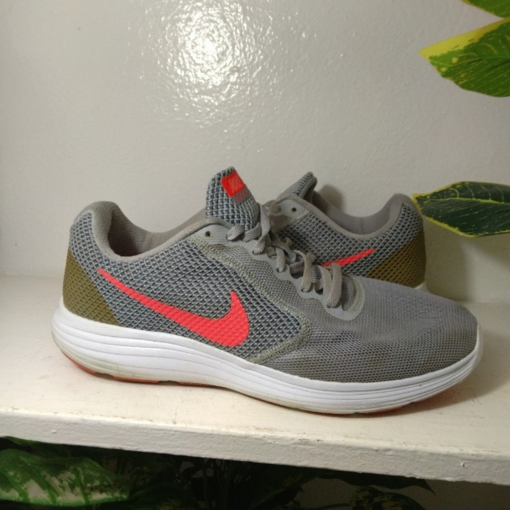 Nike Revolution 3 Hyper Orange & Gray Size 11  Women's